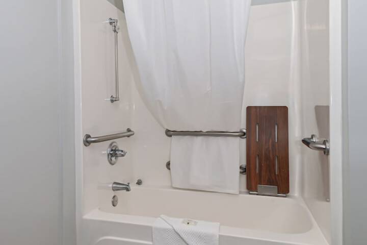 Quality Inn & Suites Matthews - Charlotte