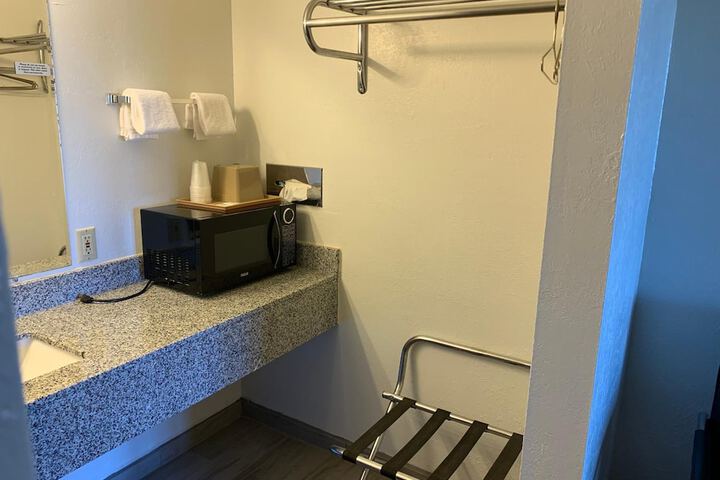 Room 10 of 17