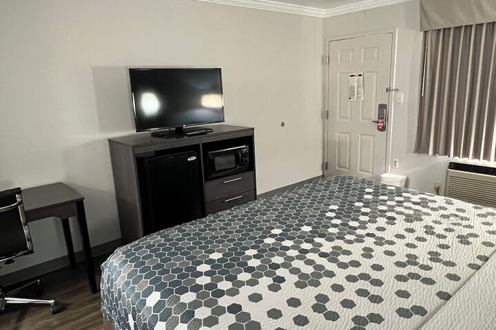 Room 11 of 26