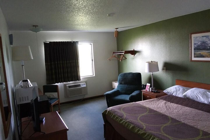 Room 15 of 25