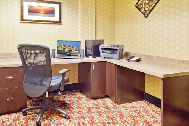 Business Center 48 of 49