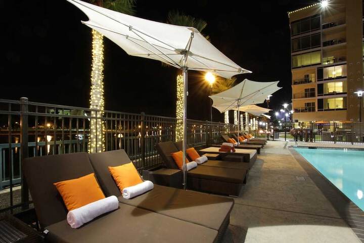 University Plaza Waterfront Hotel