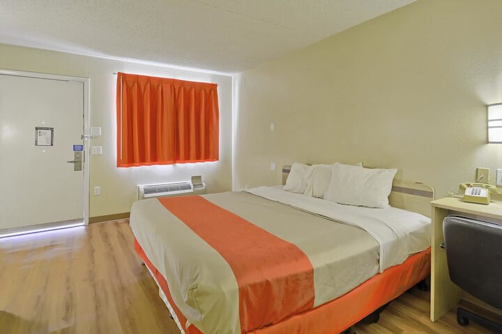 Room 5 of 17