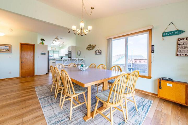Duck R Way - Poteskeet Ocean View, 260 Yds to Beach, Pool, Hot Tub, Walk to Downtown Duck