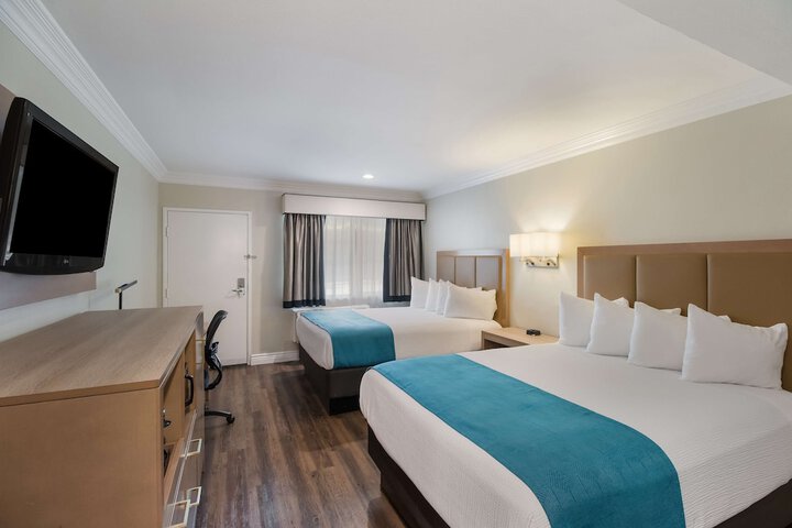 Room 17 of 36