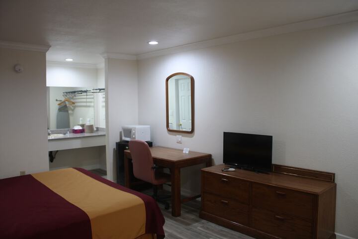 Room 8 of 37