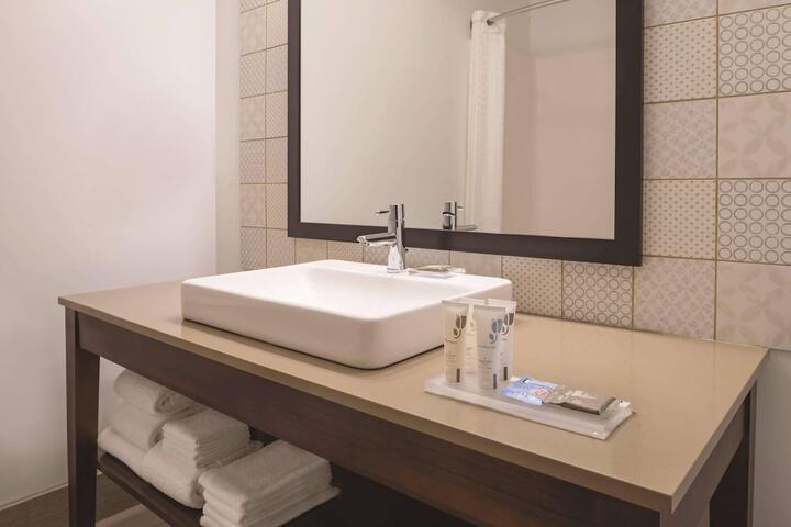 Country Inn & Suites by Radisson Galena, IL