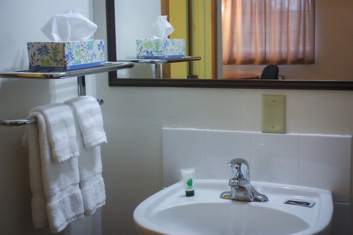 Room 5 of 16