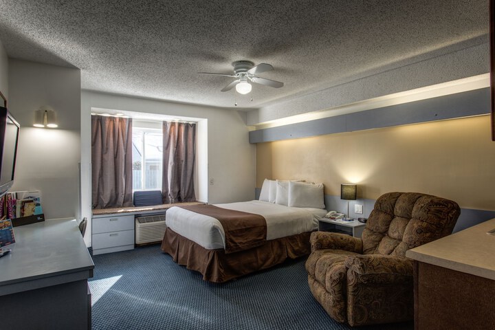 Room 33 of 47