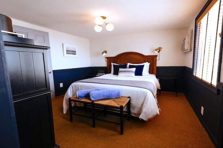 Room 42 of 114
