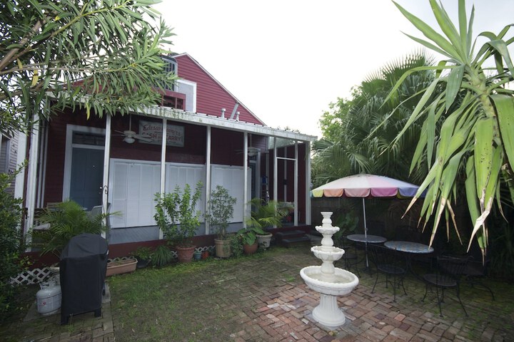 Hotel Exterior 33 of 35