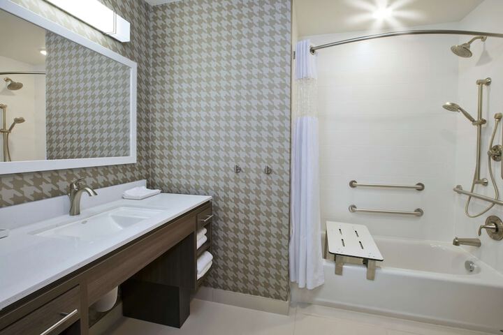 Room 12 of 27