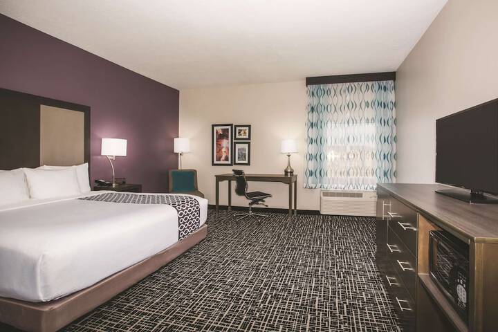Room 17 of 33