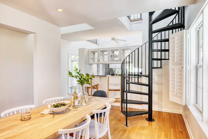 Hemlock by Avantstay Minutes From Folly Beach w / Multiple Patios