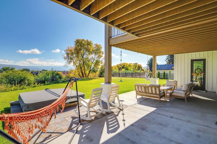 Midway Mountain Farmhouse: Hot Tub Golf & Hiking