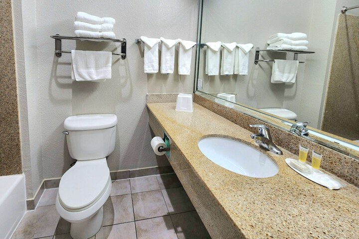 Days Inn by Wyndham Kemah