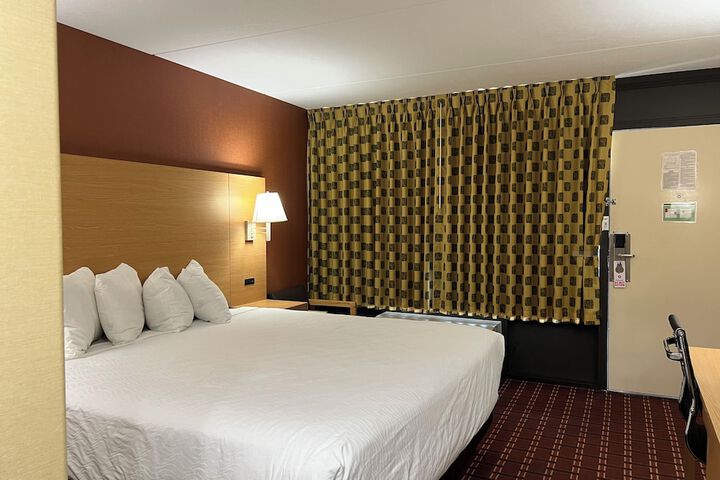 Room 11 of 15