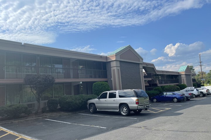 Travelers Inn
