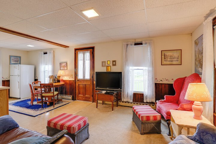 Lawrenceville Apartment w / Deck Near Gaming Lands!