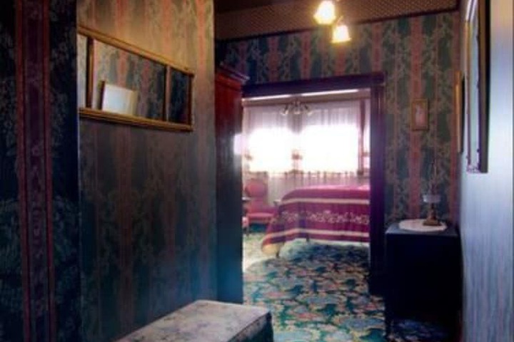Gingerbread Mansion Inn