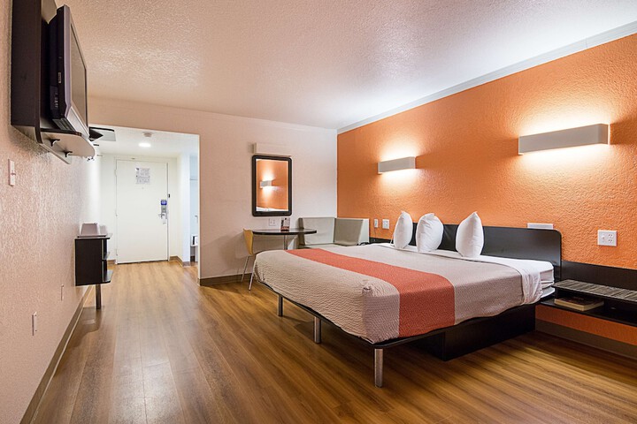 Room 14 of 29