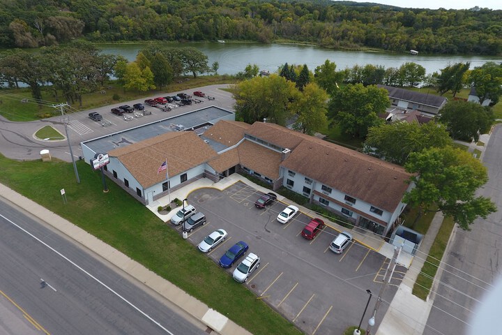 Riverside Inn