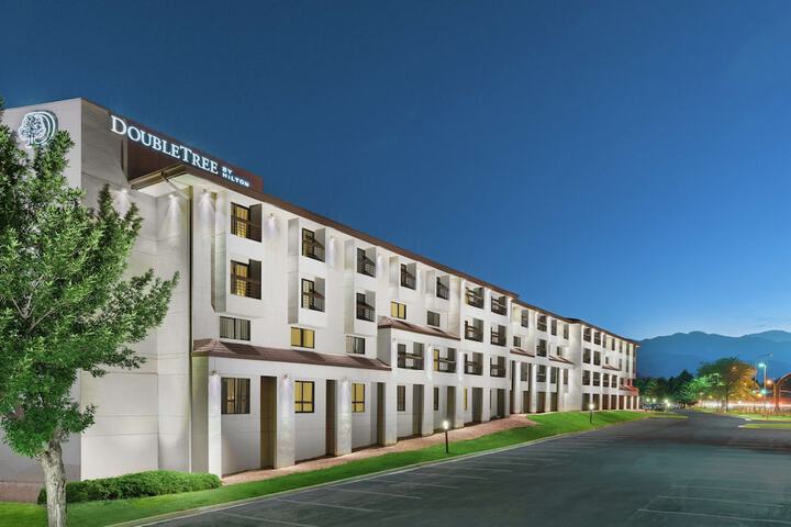 Hotel 5 of 96