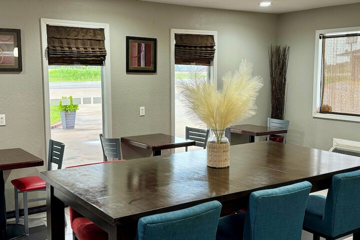 Super 8 by Wyndham Henryetta