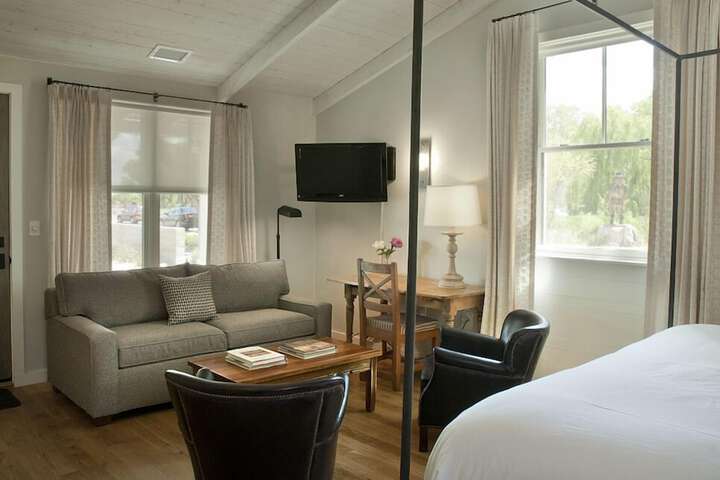 Room 43 of 84