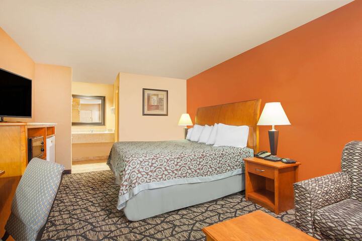 Room 9 of 15