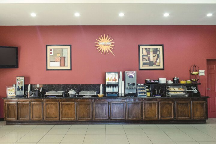 Breakfast/Coffee Service 25 of 28