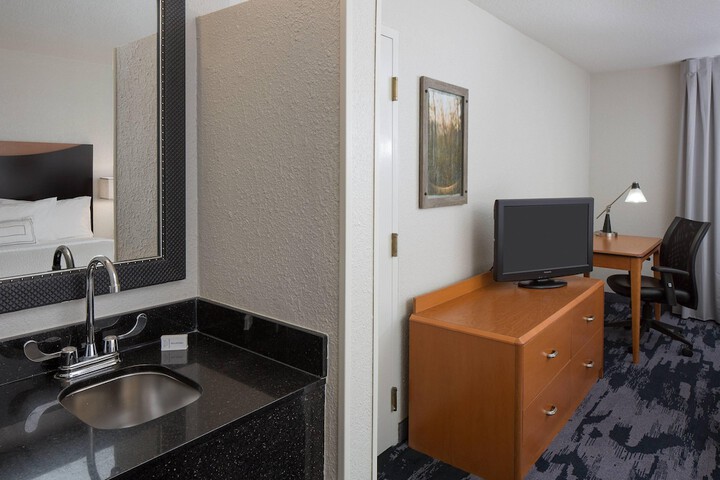 Room 10 of 25
