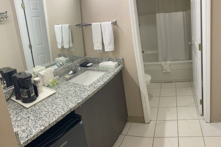 Room 33 of 100