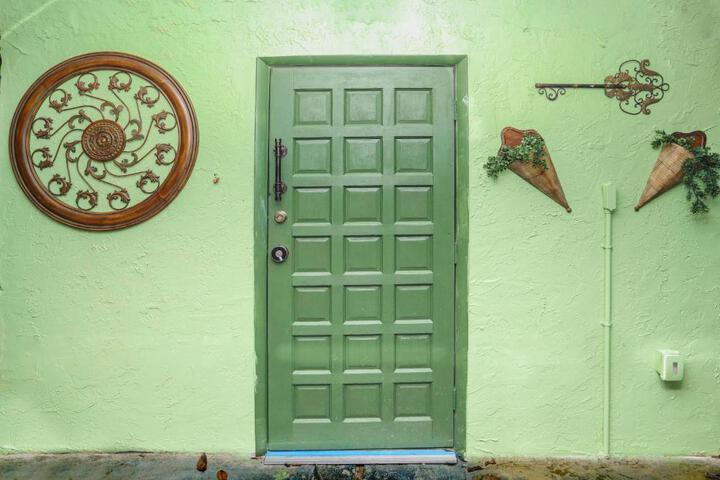 Miami Tiny Vintage Cottage