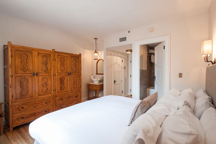 Room 30 of 47