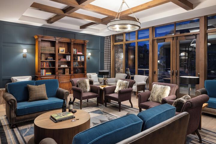 Lounge 39 of 55