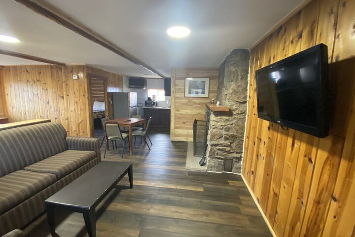 Lounge 100 of 110