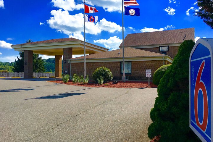 Motel 6 Hillsville VA