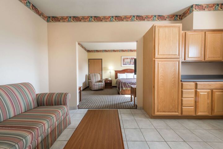 Room 6 of 18