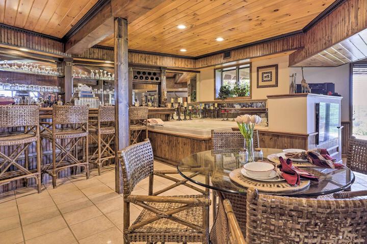 Cozy Studio: Indoor Hot Tub & Inground Pool Access