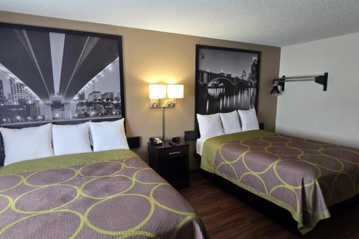 Super 8 by Wyndham Rogers Minnesota