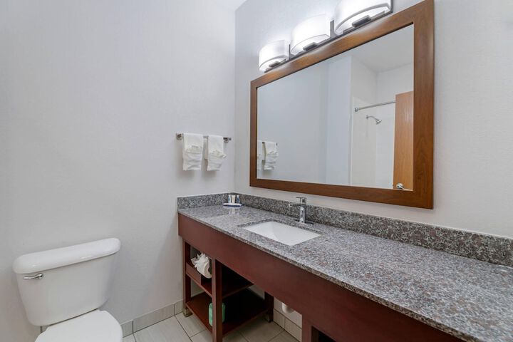 Comfort Suites Lake Geneva East