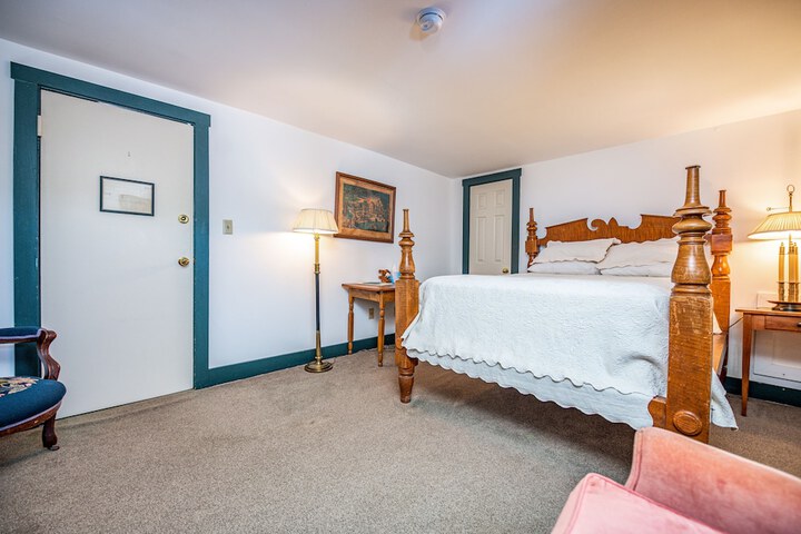 Wayside Inn