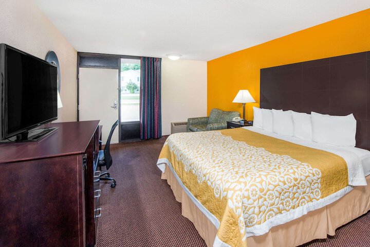 Room 13 of 16