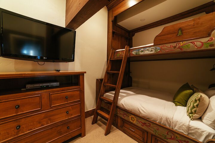 Room 350 of 500
