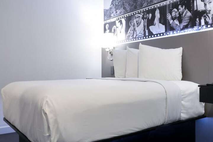 Room 27 of 31
