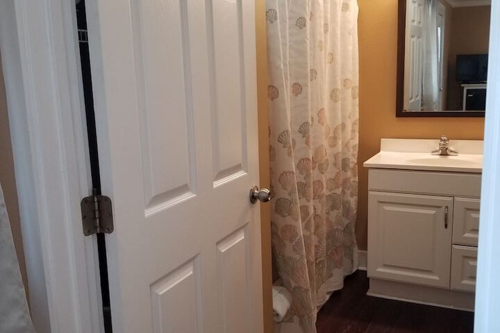 Room 25 of 76