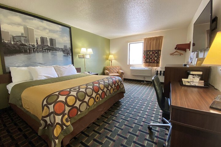 Room 16 of 40