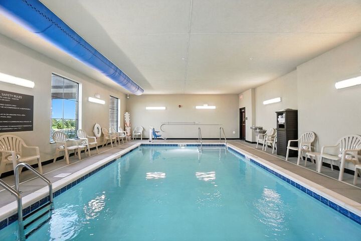 Cobblestone Hotel & Suites-Bellefontaine