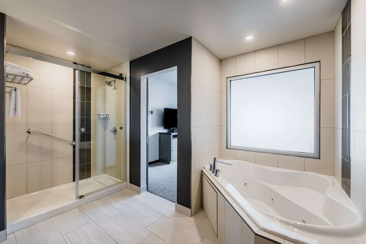 Hyatt House Winnipeg-South / Outlet Collection